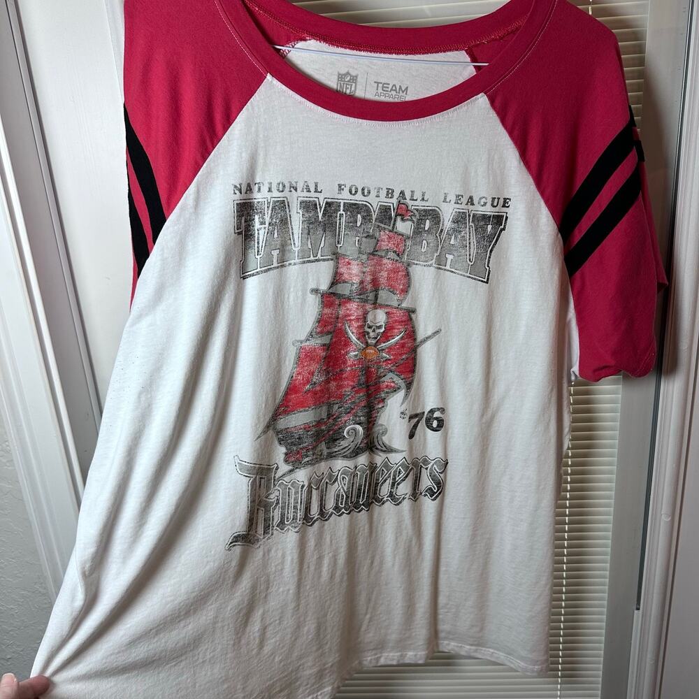 Torrid Tampa Bay Buccaneers Football Shirt Size 4/26 White, Red and Black Fan